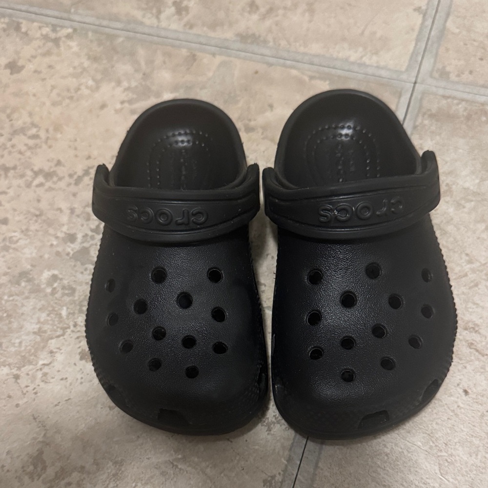 CROCS Kids Black size 9